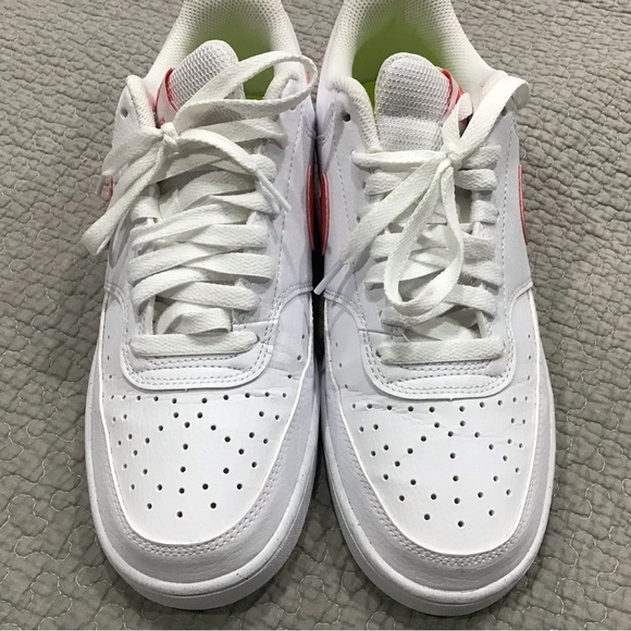 Nike Women’s Court Vision Low Next Nature Size 9.5 White Sea Coral Sneakers EUC - Picture 2 of 8